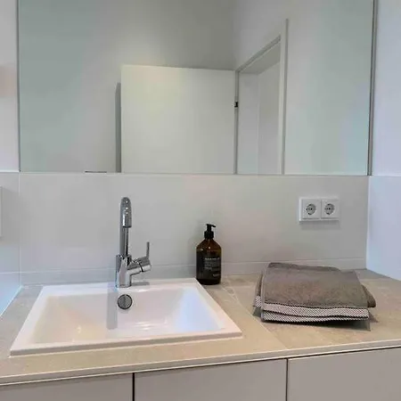 Daire Ruhige Lage - Moderne Ferienwohnung Mit Innenhof Brohl-Lutzing